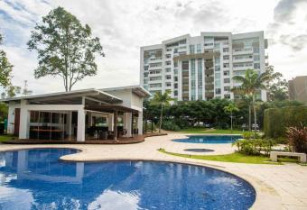 Luxury NEW Apt -24/7 sec- 10 min from SJO Airport has Balcony rooms