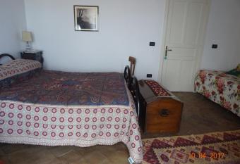 Casa Ferrari has Balcony rooms