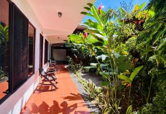 Hostal Nuevo Arenal downtown, private rooms with bathroom allows 18 year olds to book a room