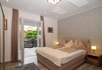 Silver Beach Apartments has Balcony rooms