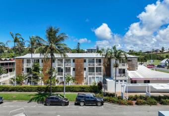 Superior Studio - Unit 4 allows 18 year olds to book a room