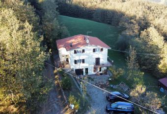 Tolasudolsa Rooms, Breakfast & Mountain Bike allows 18 year olds to book a room