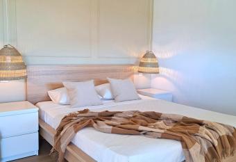 La P  rgola Calma allows 18 year olds to book a room