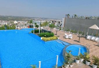 The Grand hotel and suites studio M Leo has Smoking/Balcony rooms