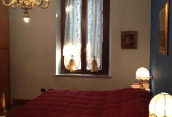 B&B In Liberty Style has rooms with a private hot tub