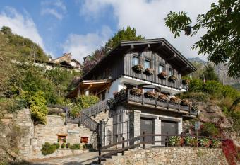 Masoun dou Caro has Balcony rooms