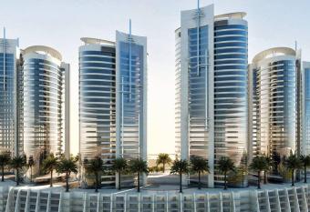 City Escape Avenue 1311 has rooms with a private hot tub