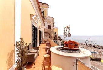 Casa del pozzo sulla spiaggia has Balcony rooms