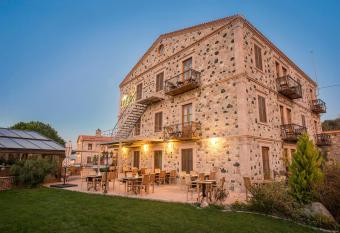 Cunda Labris Hotel allows 18 year olds to book a room