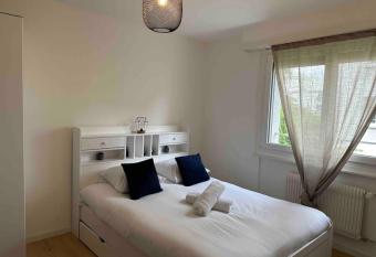 Studio proche de la gare ! allows 18 year olds to book a room