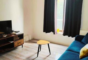 T2 - au coeur de la roche allows 18 year olds to book a room