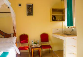 Four Wheels Gardens Hotel & Accommodation has Balcony rooms