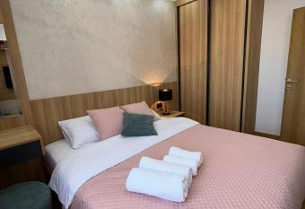 Perla Lux 2 Apartments has Balcony rooms