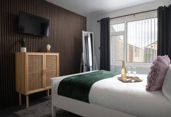 Beachside bungalow     2 minute walk to sandy beachfront     Close to local amenities and a55 expressway allows 18 year olds to book a room