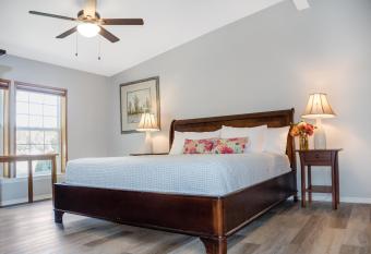 Peak View Corvallis - Spacious Outdoor Dining w/Fire Table - Close to Downtown & OSU has rooms with a private hot tub