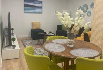 Cheerful and cozy 1 bedroom,separate entrance allows 18 year olds to book a room