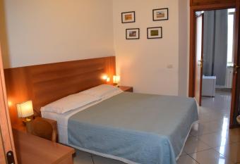 Hotel Dalmazia allows 18 year olds to book a room