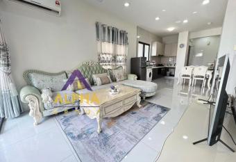 Country Garden BayPoint by AIpha has rooms with a private hot tub