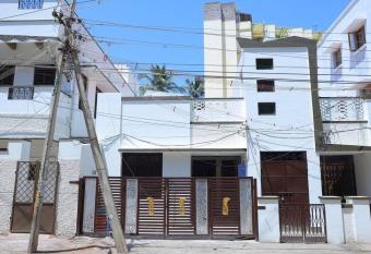 Heritage room with 1 bed/1 bath in a residential neighborhood. has Balcony rooms