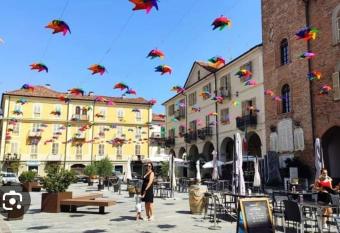 appartamento centrale Nizza Monferrato has Balcony rooms