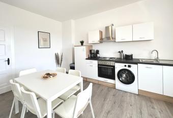 Monteurwohnung mit Balkon has Balcony rooms