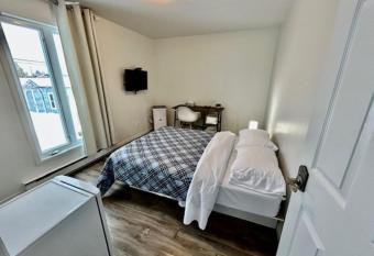 Auberge Chez Moi Chez Toi allows 18 year olds to book a room