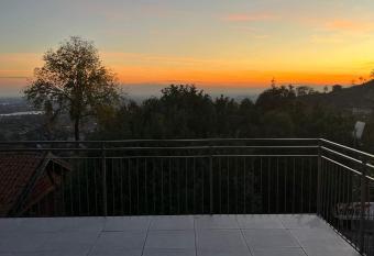 039 Maggioni B&B has rooms with a private hot tub