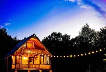 Cottage Racha Rhymes has Balcony rooms