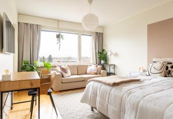 Kodikas asunto Tikkurilassa has Balcony rooms