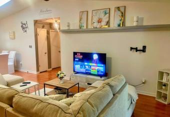 Town and Country Getaway 3BR 3BA, 20 min FAMU FSU has Balcony rooms