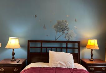 Private Entrance Guest House at Northshore has Balcony rooms