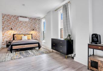 Luxe Electric City Loft Suite 4, Just Steps from Proctors allows 18 year olds to book a room