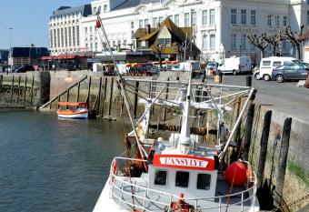 Appartement Trouville proche plage allows 18 year olds to book a room