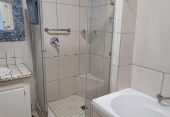 Mitchell Manor has rooms with a private hot tub