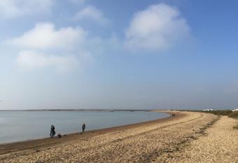 A Seafood and Walking Enthusiasts Quiet Escape. has Balcony rooms