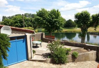 Le G  te du Port has Balcony rooms