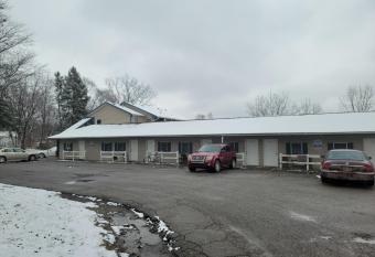 Grand Howell Inn allows 18 year olds to book a room