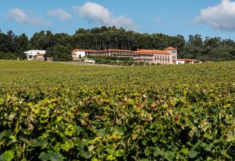 Solar de Vila Me   allows 18 year olds to book a room