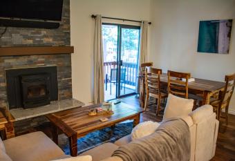 Family Friendly - Sleeps 6 - King Bed has Balcony rooms