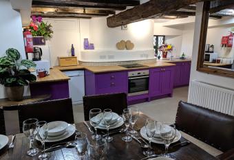 Cotswolds Valleys Accommodation - Medieval Hall - Exclusive use character three bedroom holiday apartment allows 18 year olds to book a room