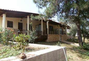 Villa Barouti has Balcony rooms