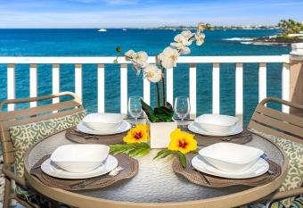 Ocean Echoes: Kona   s Oceanfront Family Oasis has Balcony rooms