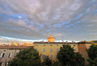 Casa Rocca allows 18 year olds to book a room