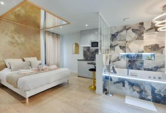 Welcome to Dubai / Jacuzzi allows 18 year olds to book a room