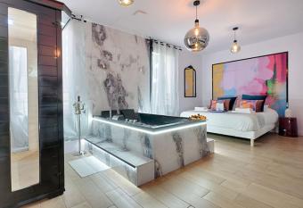 Welcome to Parisian Lovers ! allows 18 year olds to book a room