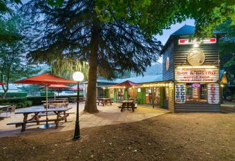 Harrietville Hotel Motel allows 18 year olds to book a room