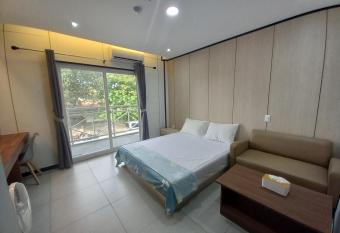 Green Hotel allows 18 year olds to book a room