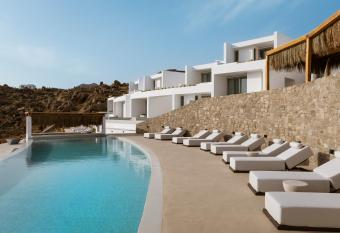 Mykonos Flow - Super Paradise allows 18 year olds to book a room