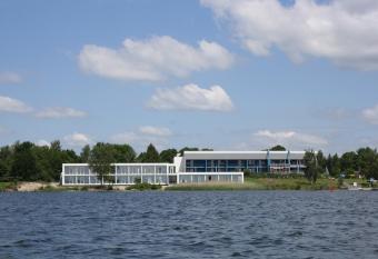 Strandhotel Senftenberger See allows 18 year olds to book a room