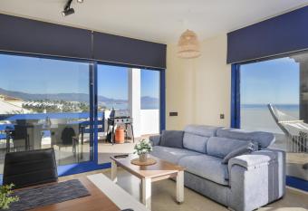 El Hacho has Balcony rooms